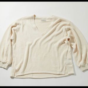Lillu V-neck Pullover Urban Outfitters